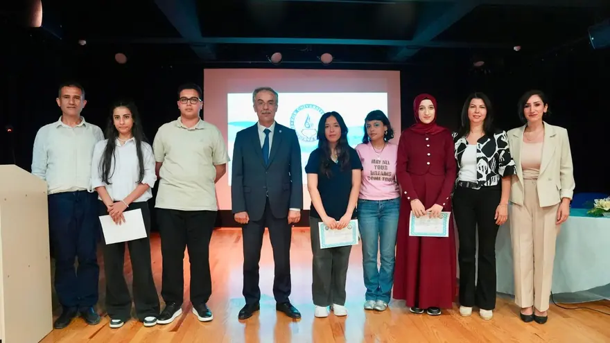 Ege Üniversitesi'nde yeni öğrencilerin oryantasyon programı ve beyaz önlük giyme töreni