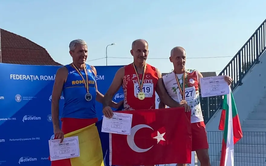 İKÇÜ Genel Sekreteri Nuretdin Memur Balkan Şampiyonu unvanını kazanırken